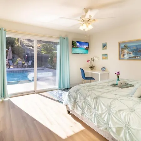 Stunning 4 Bedroom 1 Level- Pool, Spa, Grass Yard, Fire Pit, Garage, Bbq